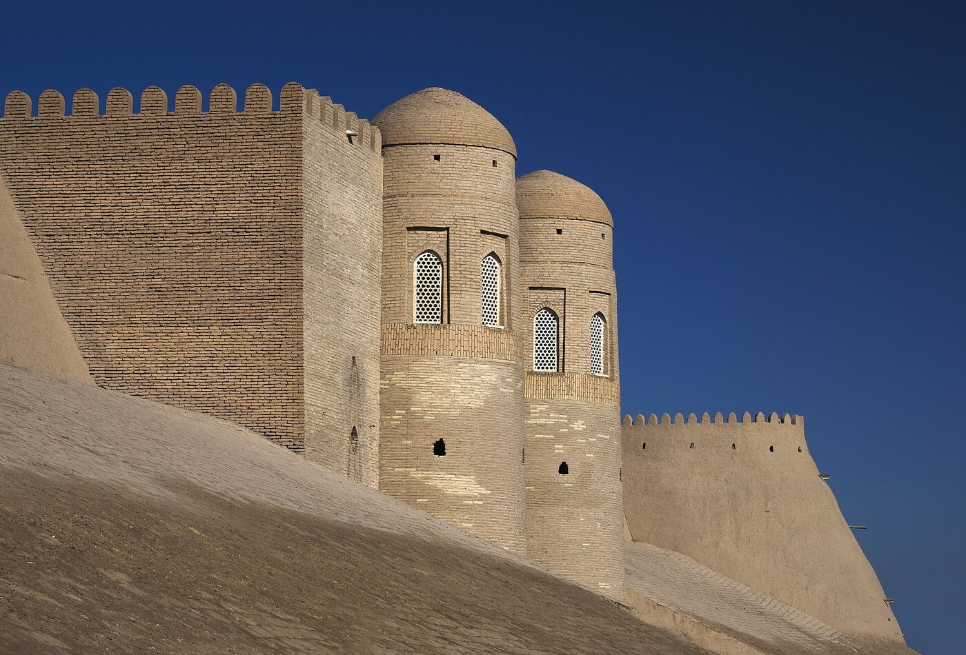 Khiva gates и Uzbekistan timed route planning