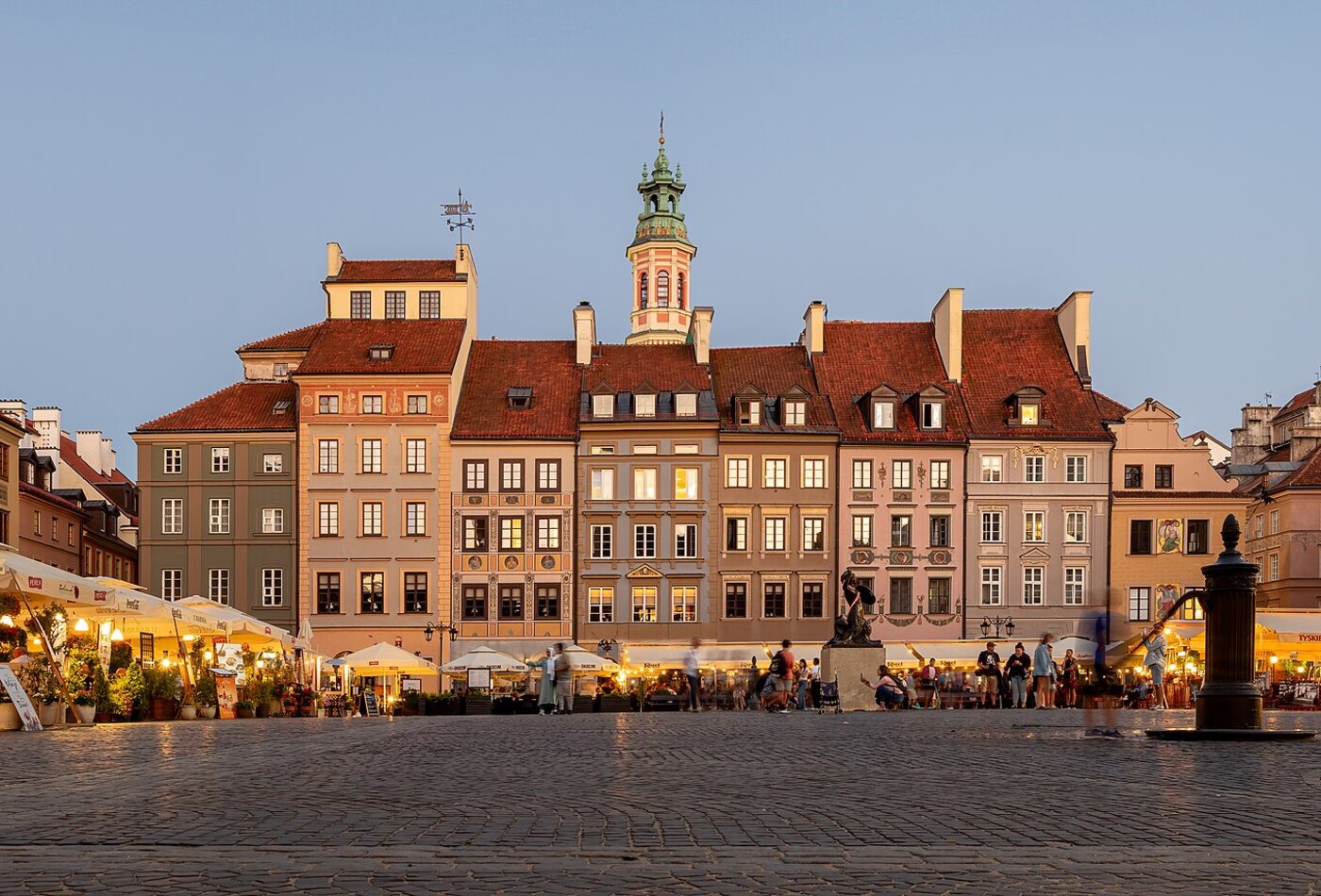 Warsaw old town и Poland budget planning