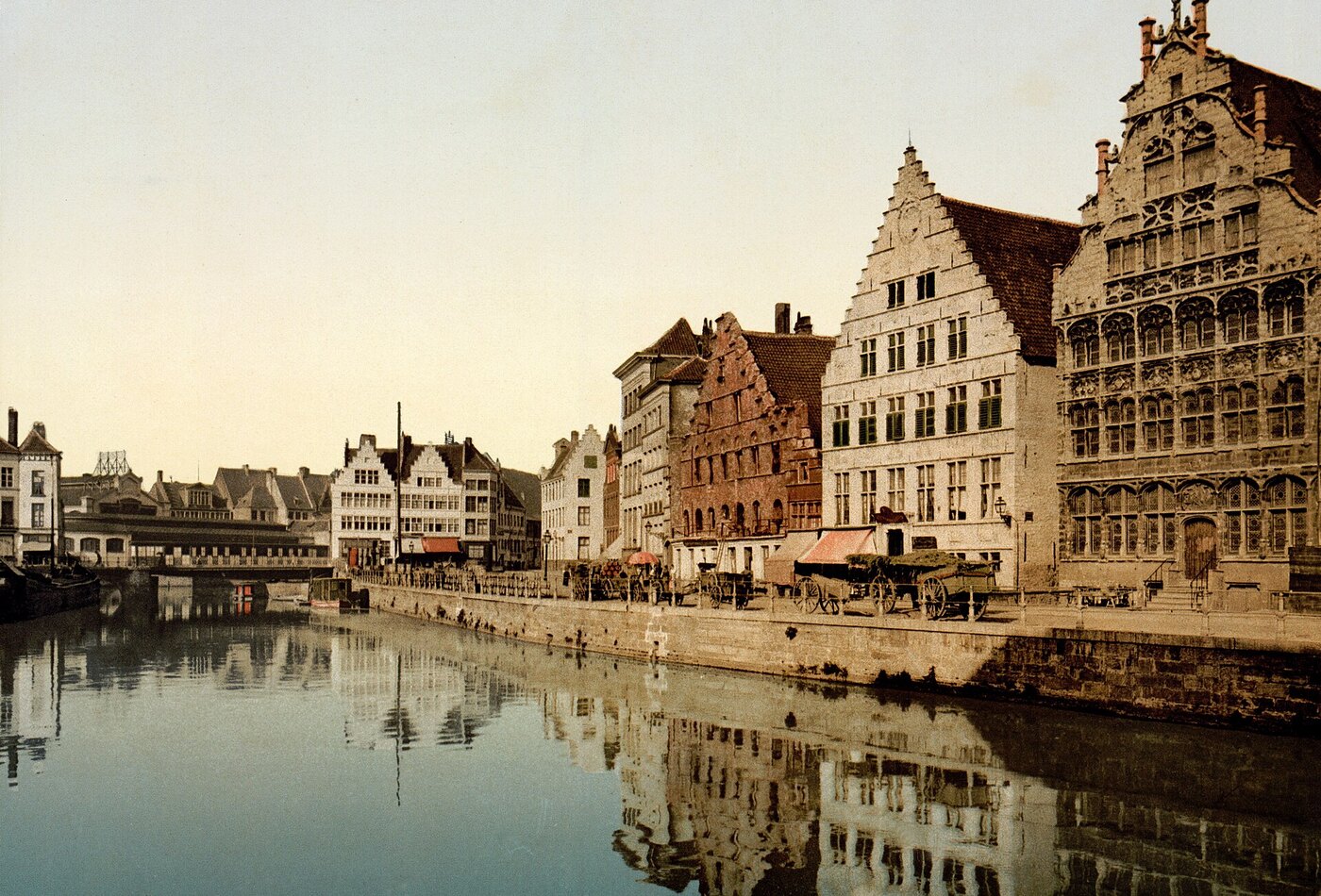 Ghent canal base между Brussels и Bruges